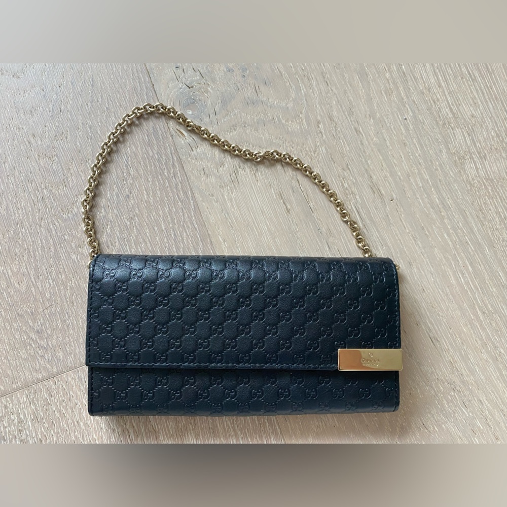 GUCCI signature monogram classic black wallet on chain